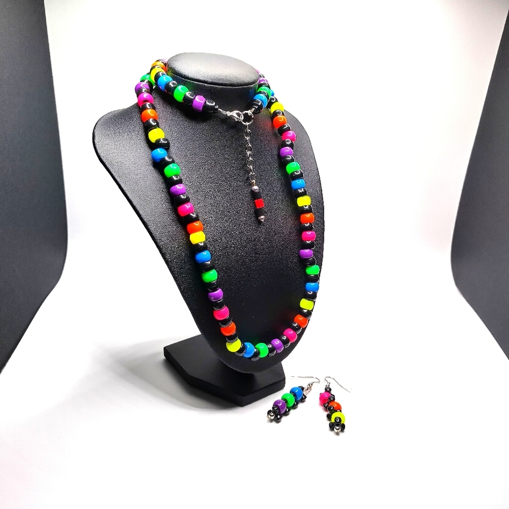 GLOW NECKLACE - Picture 5 of 16